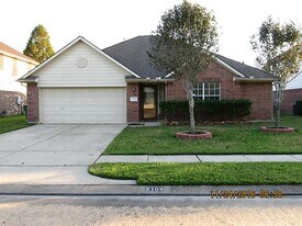 5104 Big Spring Dr in Pearland, TX - Building Photo