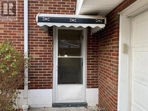 3132 Dominion Blvd in Windsor, ON - Building Photo - Building Photo