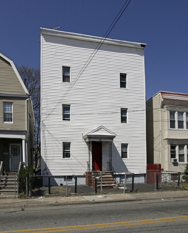 319 Coit St in Irvington, NJ - Building Photo - Building Photo