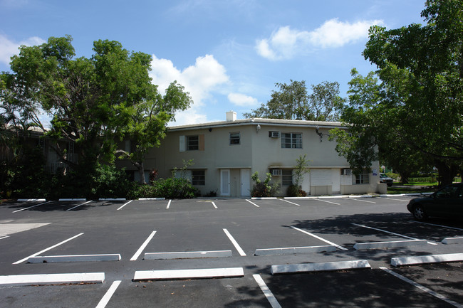 6100 Caballero Blvd in Coral Gables, FL - Building Photo - Building Photo