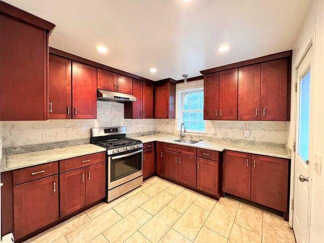 12 Standish Ave in Quincy, MA - Building Photo - Building Photo
