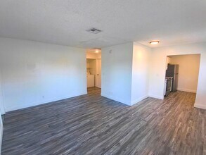 4553 Gulfstream Rd in Lake Worth Beach, FL - Building Photo - Building Photo