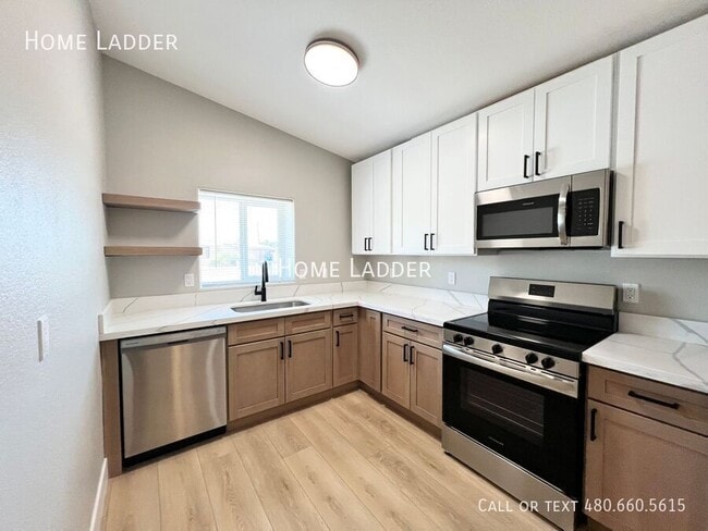 property at 1124 E Polk St