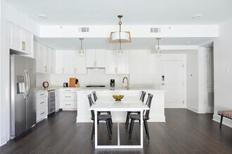 301 St Charles Ave in New Orleans, LA - Building Photo - Building Photo