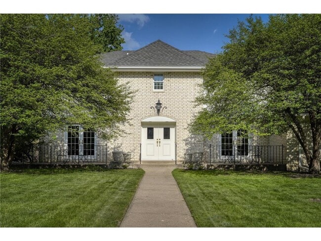 5721 Londonderry Rd in Edina, MN - Building Photo - Building Photo