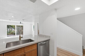 122 S Hardy Dr in Tempe, AZ - Building Photo - Building Photo