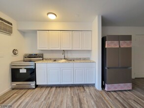 201 12th St-Unit -7 in Palisades Park, NJ - Building Photo - Building Photo