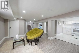 65 Nash Rd N in Hamilton, ON - Building Photo - Building Photo