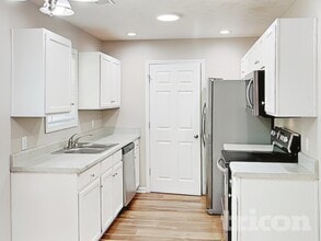 304 Johnny Ln in Dallas, GA - Foto de edificio - Building Photo