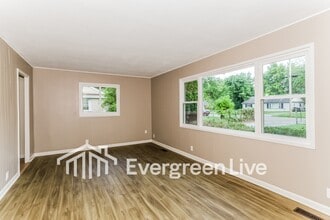 8661 Neptune Dr in Cincinnati, OH - Building Photo - Building Photo