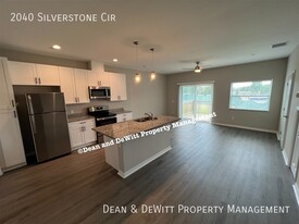 2040 Silverstone Cir in Clearwater, FL - Foto de edificio - Building Photo