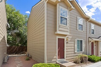 Move-In Ready 2-Bed Townhome with A/C & Fi in Colorado Springs, CO - Building Photo - Building Photo