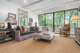 2575 Peachtree Rd in Atlanta, GA - Building Photo - Building Photo