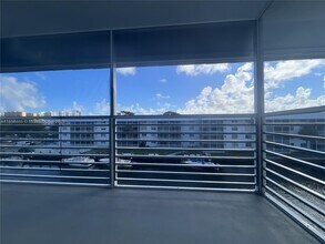3750 NE 170th St in North Miami Beach, FL - Building Photo - Building Photo