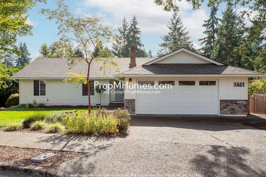 1461 Greentree Cir in Lake Oswego, OR - Building Photo