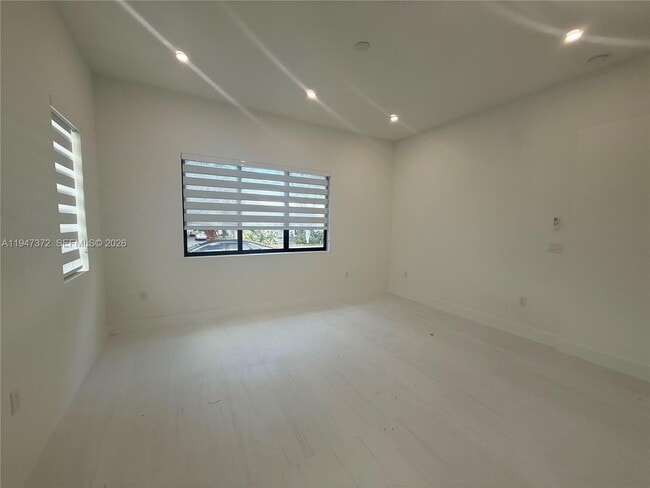 9500 SW 25th Dr in Miami, FL - Building Photo - Building Photo