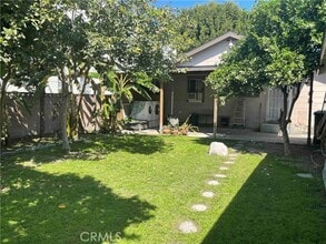 1030 W 64th St in Los Angeles, CA - Building Photo - Building Photo