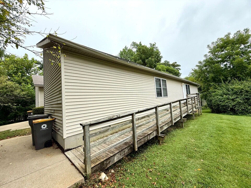 217 S Roosevelt St in Bloomington, IN - Building Photo