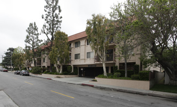 2021 Peyton in Burbank, CA - Foto de edificio - Building Photo