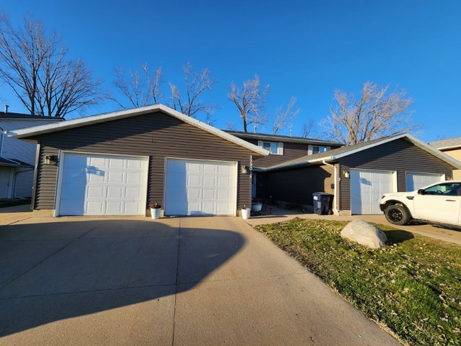 1390 Daleview Dr in Marion, IA - Building Photo - Building Photo