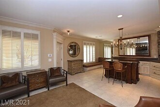 251 S Green Valley Pkwy in Henderson, NV - Foto de edificio - Building Photo