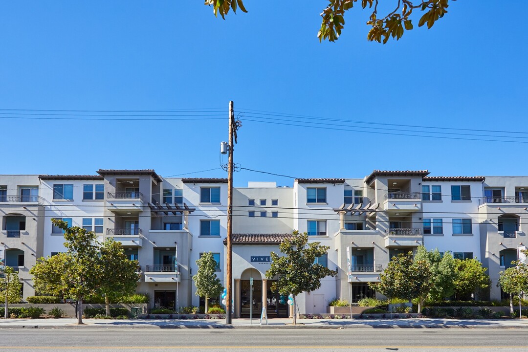 Magnolia in Sherman Oaks, CA - Building Photo