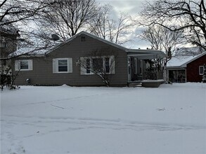 304 Woodland Ave in Grove City, PA - Foto de edificio - Building Photo