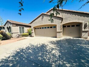 2720 E Hazeltine Way in Chandler, AZ - Building Photo - Building Photo