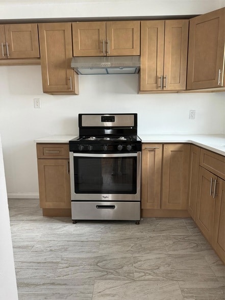 206-63 45th Dr in Queens, NY - Building Photo - Building Photo