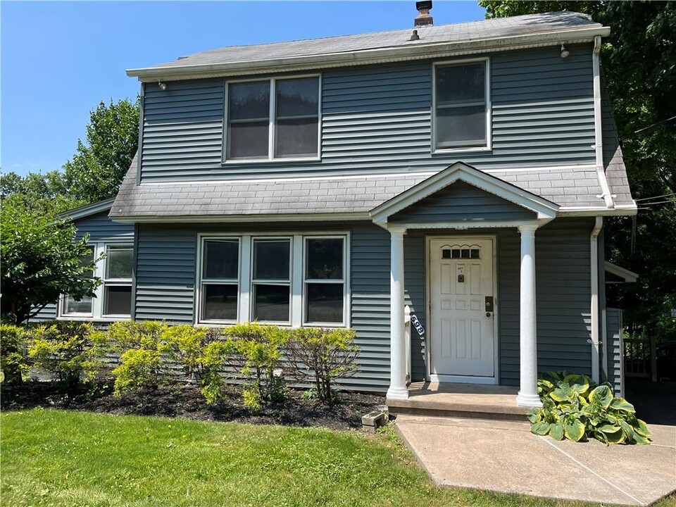 596 S Rte 303 in Blauvelt, NY - Building Photo