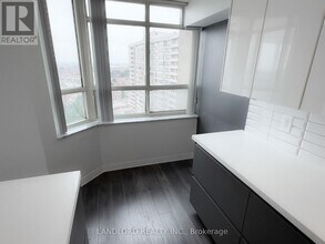 30 Malta Ave. in Brampton, ON - Building Photo - Building Photo