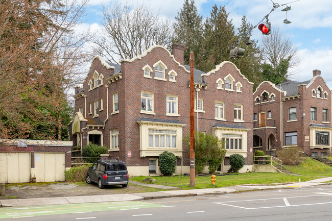 5808 15th Ave NE in Seattle, WA - Building Photo - Building Photo