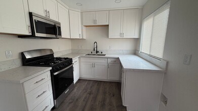 221-223 E Mead St in San Jacinto, CA - Building Photo - Building Photo