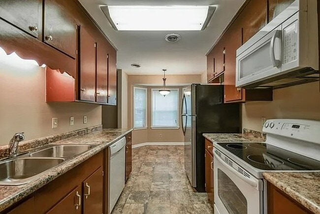 205 Bob White Ave in Hopkins, SC - Building Photo - Building Photo