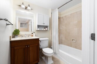 1750 16th St NW in Washington, DC - Foto de edificio - Building Photo