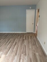 2219 Oak St, Unit Unit B in Virginia Beach, VA - Foto de edificio - Building Photo