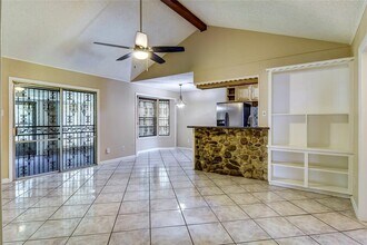 10110 Kirkdale Dr in Houston, TX - Foto de edificio - Building Photo