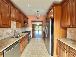 230 Kenston Ct in Geneva, IL - Building Photo - Building Photo