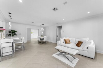 4301 SW 85th Ave in Miami, FL - Building Photo - Building Photo