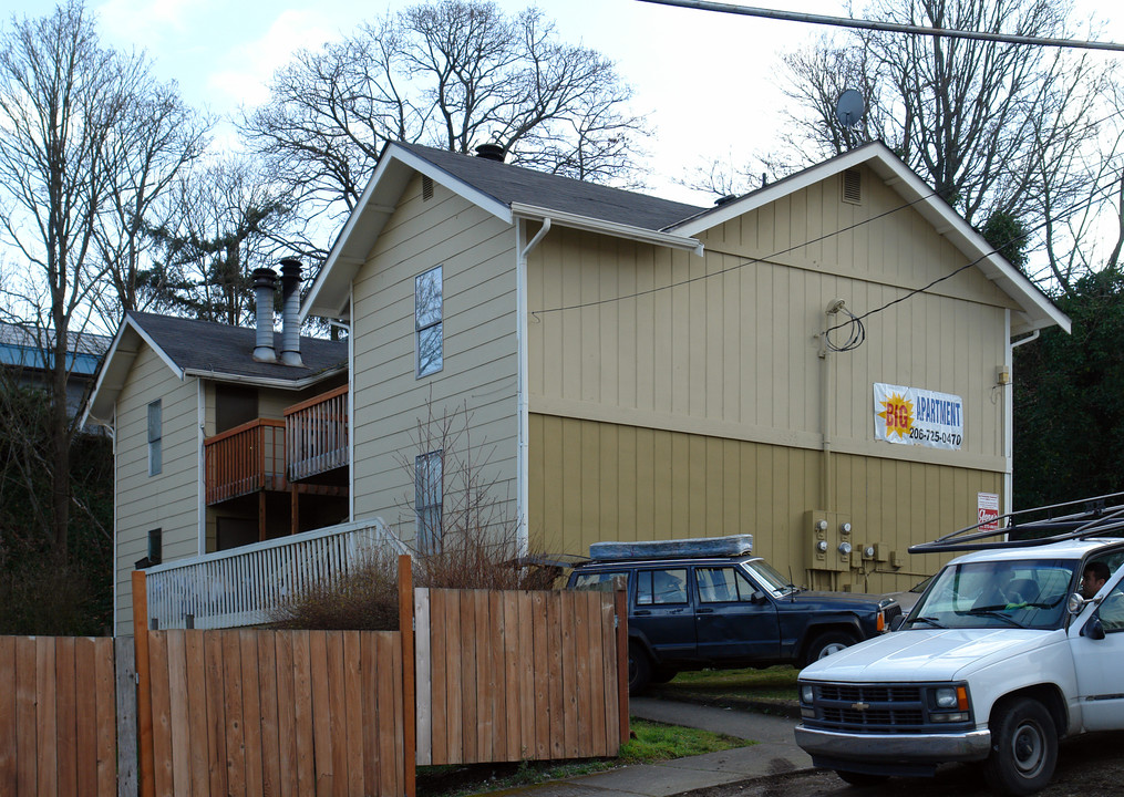 Well-Maintained Tacoma 4Plex - Prime Location in Tacoma, WA - Building Photo