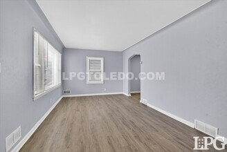 1665 Burgoyne Dr in Toledo, OH - Foto de edificio - Building Photo