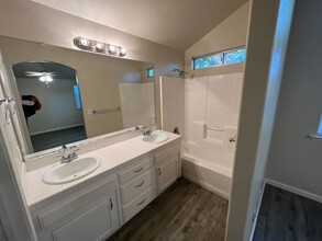 5630 W Vartikian Ave in Fresno, CA - Building Photo - Building Photo