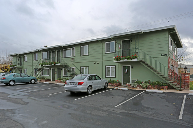 Garden Vista Apartments in Marysville, CA - Foto de edificio - Building Photo