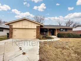 302 N Wortman Ave in Claremore, OK - Building Photo