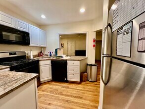 62 Egmont St, Unit 3 in Brookline, MA - Foto de edificio - Building Photo