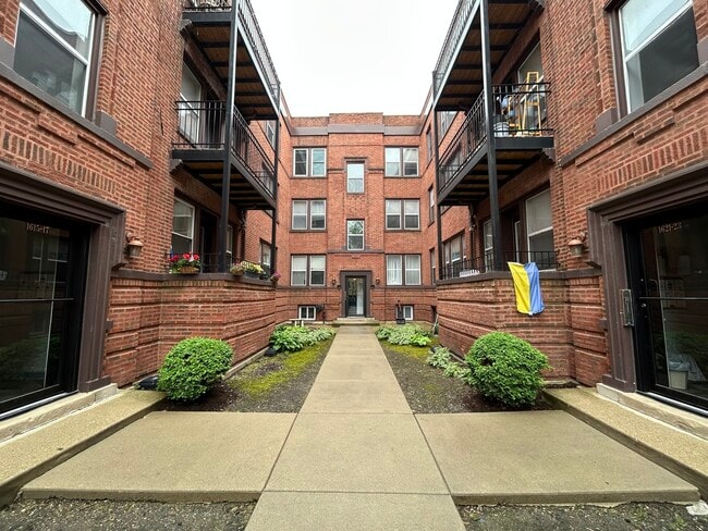 property at 1621 W Wallen Ave