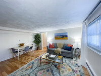 79 Chestnut St, Unit 1B in Brookline, MA - Foto de edificio - Building Photo