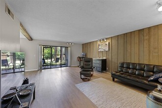 260 Crown Oaks Way in Longwood, FL - Building Photo - Building Photo