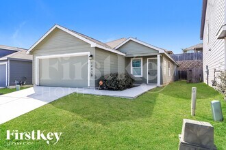 14030 Silos Meadows in San Antonio, TX - Building Photo - Building Photo