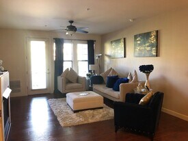 7291 N Scottsdale Rd, Unit 1013 in Scottsdale, AZ - Building Photo